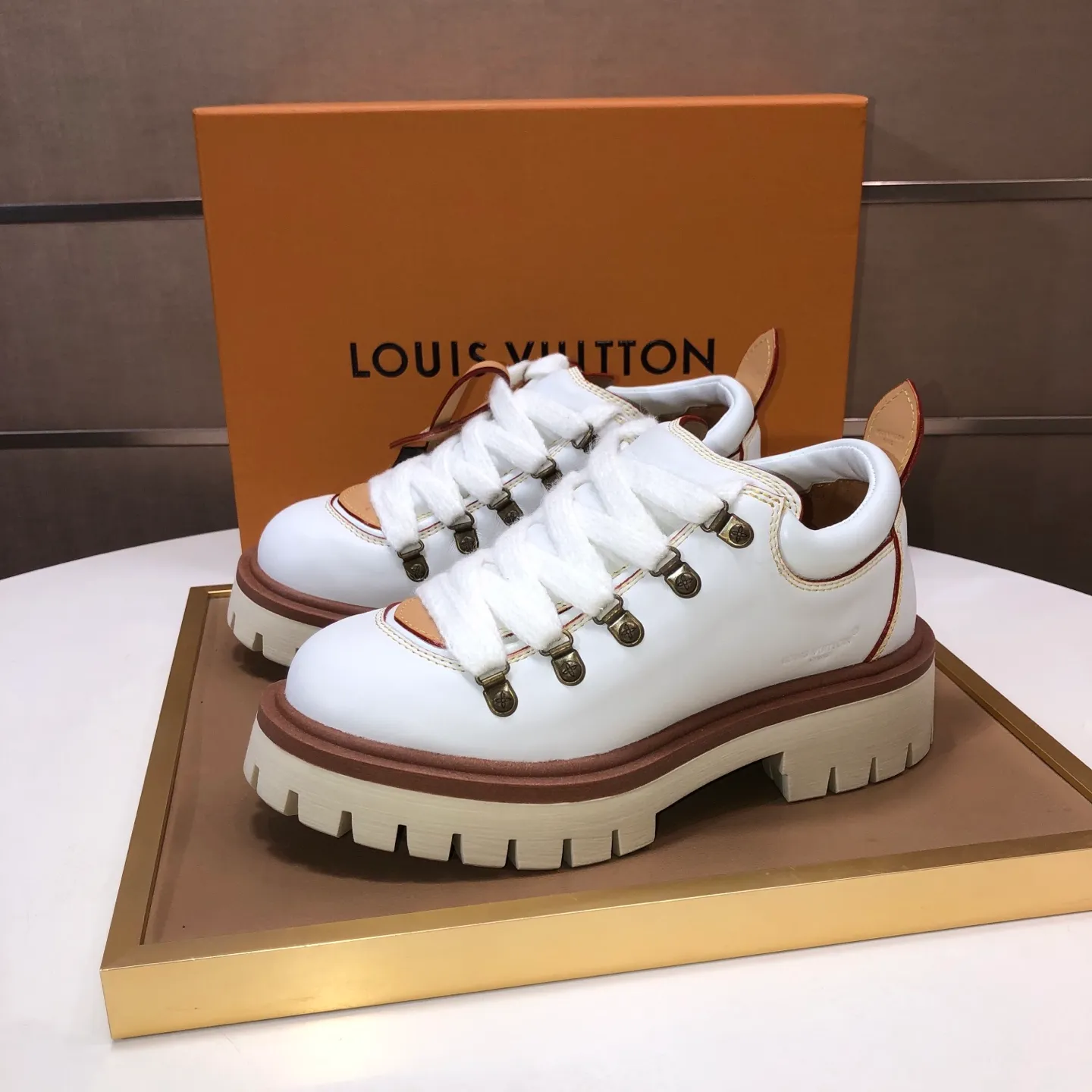 Men's shoes 💰660💰 LV Louis Vuitton 2025 autumn and winter new couple's new style, the original version is developed one to one, retro fashion, handsome and cool mountaineering derby shoes are out of stock 👍 💎 Material: imported first-layer cowhide 💎 Lining: imported lambskin 💎 Outsole: original molded TR non-slip sole 💎 Bottom height: 3.5cm 💎 Shoe size: 35-45 for both men and women